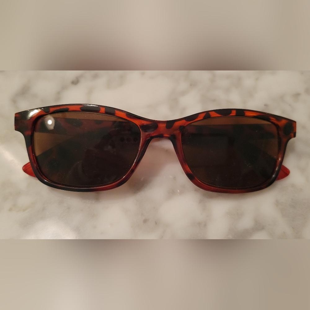 Stylish +2.00 READERS Sunglasses